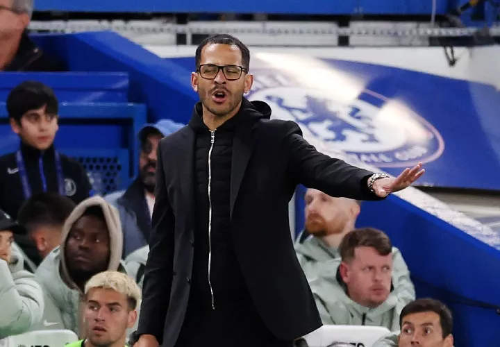 Liam Rosenior en un juego de la Premier.