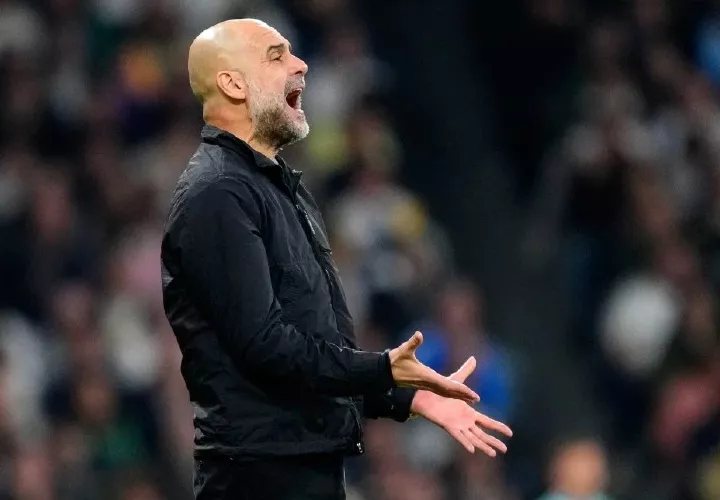 Pep Guardiola recibió cánticos homófobos. 