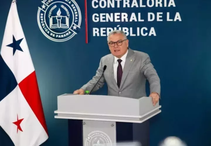 El contralor de la República, Anel Flores.