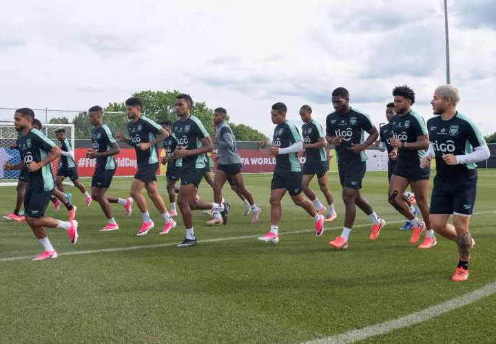 La Selección de Fútbol de Panamá entrenó ayer en la tarde en el estadio del Centennial Park, en el extremo oeste de Toronto.