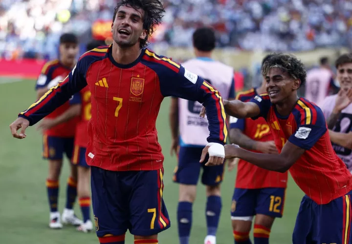 Ferran Torres (i) y Lamine Yamal.
