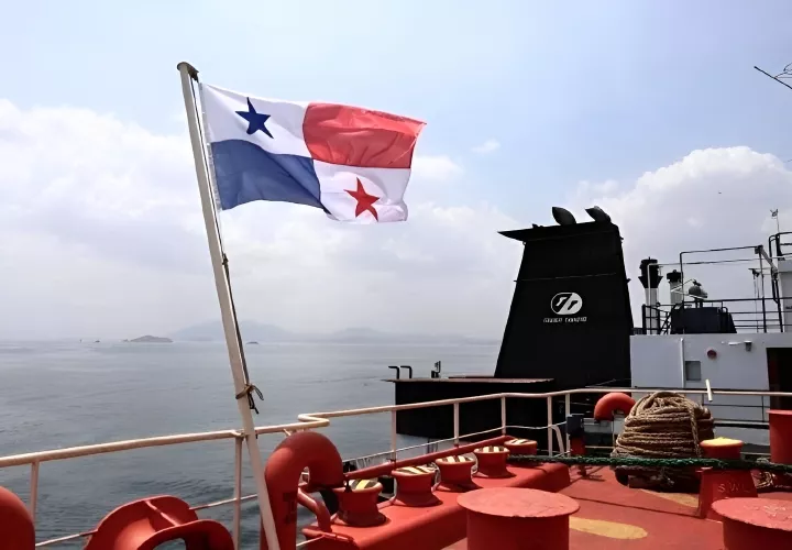 Buque de bandera panameña.