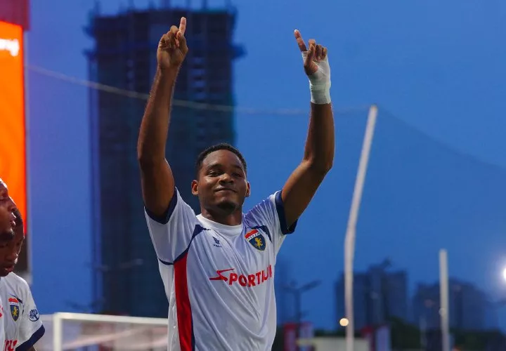 Héctor Ríos, del Plaza Amador, celebra su gol anotado en el triunfo de su equipo 2-0 sobre el Sporting San Miguelito el pasado sábado en el Torneo Apertura 2026 de la Liga Panameña de Fútbol (LPF).