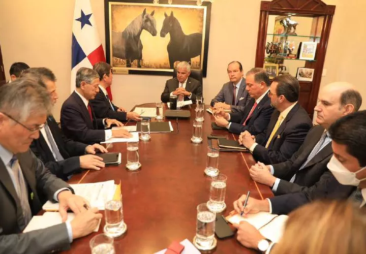 Autoridades locales y japonesas reunidas.
