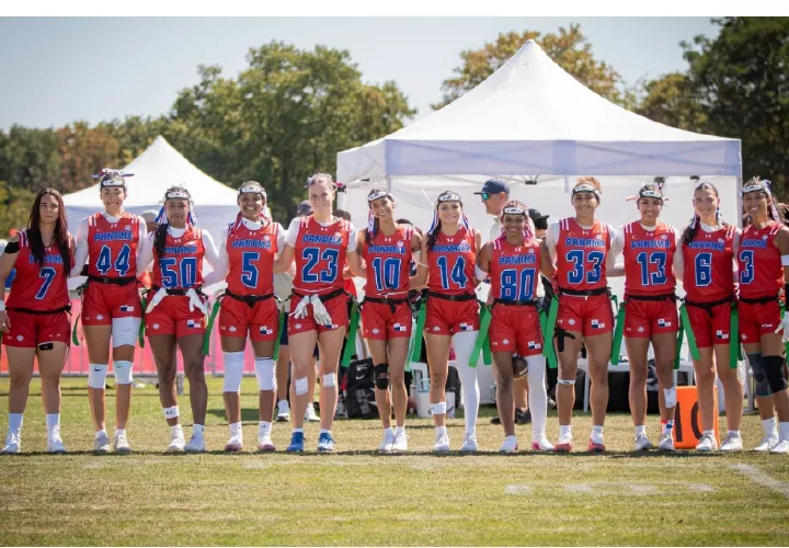 Las selecciones femenina y masculina de Panamá que compitieron en el Mundial de Flag Football que se disputó en Düsseldorf, Alemania.