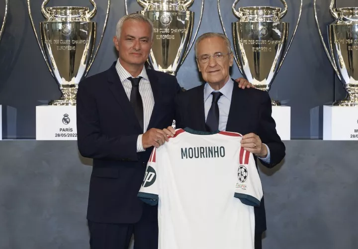 José Mourinho (i) y Florentino Pérez.