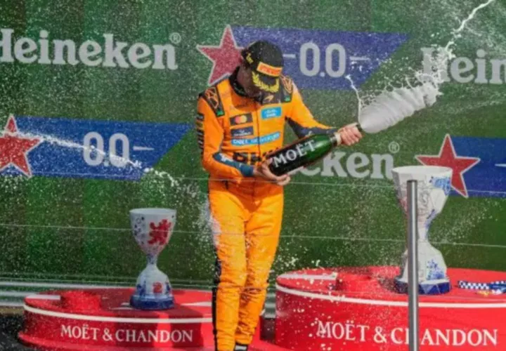 Lando Norris celebrando el triunfo.