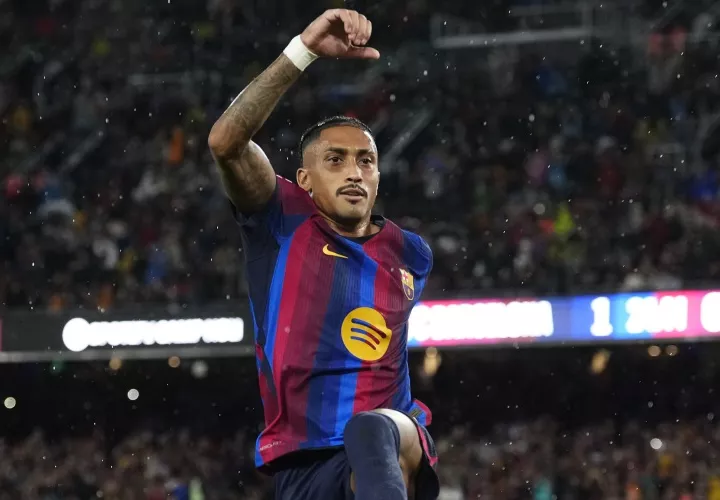 Raphinha anotó tres goles.