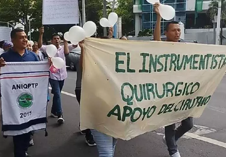 Instrumentadores protestan.
