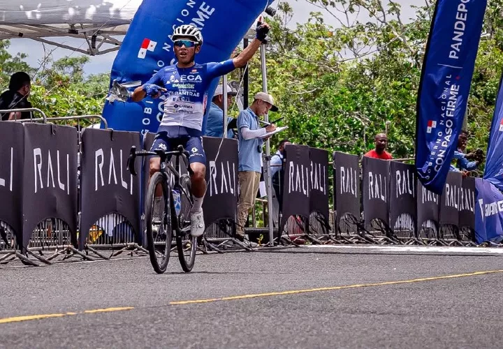 El guatemalteco Fredy Toc en los metros finales de la segunda etapa del Tour de Panamá, la cual se realizó ayer en la provincia de Los Santos.