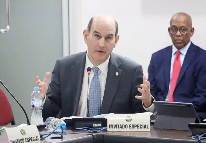 Ministro de Economía y Finanzas, Felipe Chapman.