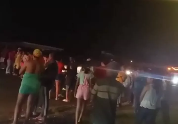 Cierre nocturno en la vía Transístimica.