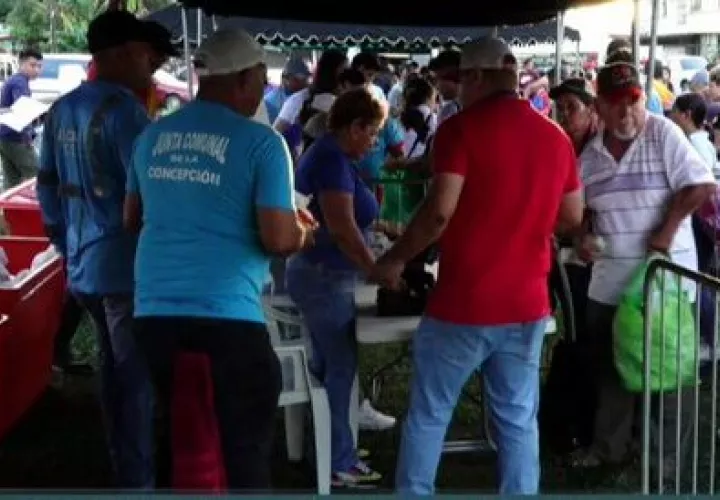 Compra de cajas navideñas incluye el jamón.