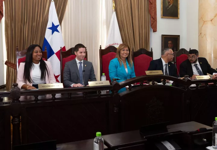 Mayer y junta directiva del Consejo Municipal de Panamá.