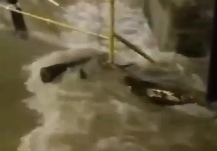 Desbordamiento de la quebrada.