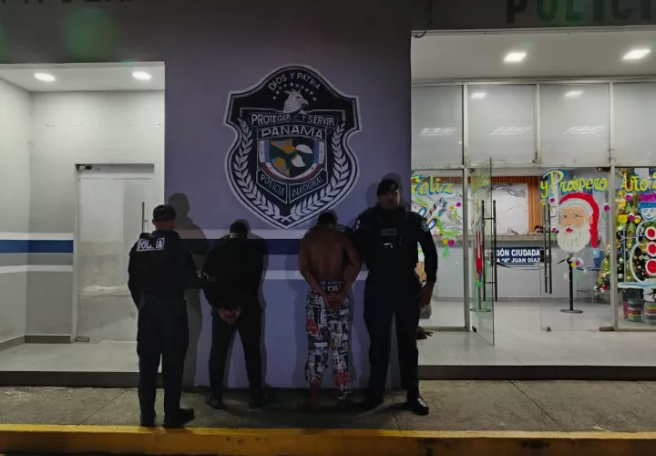 Además, se les incautó un arma de fuego. Foto: PN