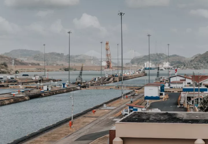 Excancilleres brindan su apoyo a Panamá. Foto: Pexels