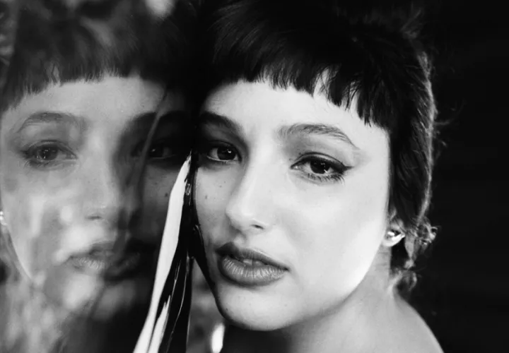 Quizás lo que necesites para cambiar de look es un flequillo. Foto: Pexels