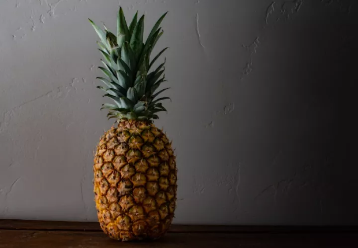 La piña es considerada la reina del verano. Foto: Pexels