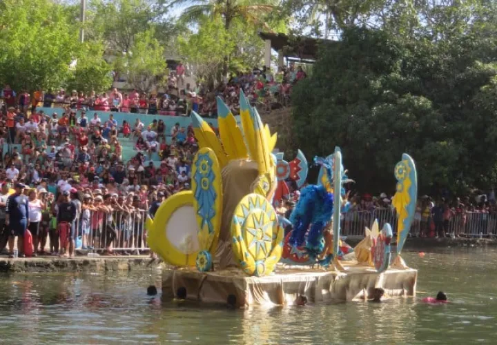 El famoso carnaval acuático de Penonomé.