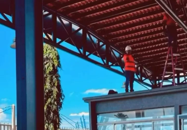 Avanza la instalación del moderno sistema de vigilancia.