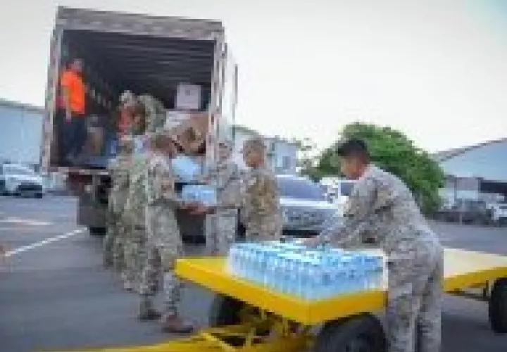 Ayuda humanitaria para damnificados del incendio en Guna Yala.