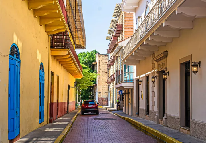 Trabajando para realizar actividades los fines de semana. Foto: Pexels