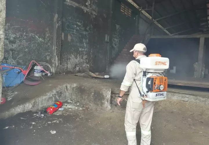 Las autoridades sanitarias reiteran a la población mantener su entorno limpio.