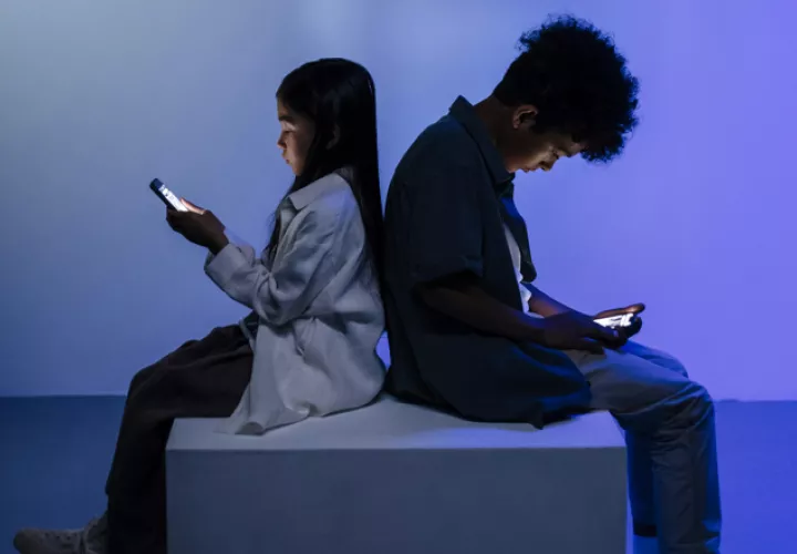 Se recomienda nada de pantallas en la cama, ni durante comidas. Foto: Pexels