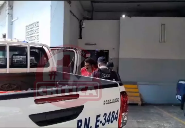 El imputado por el homicidio del taxista a la salida de la audiencia. (Foto: Landro Ortiz)