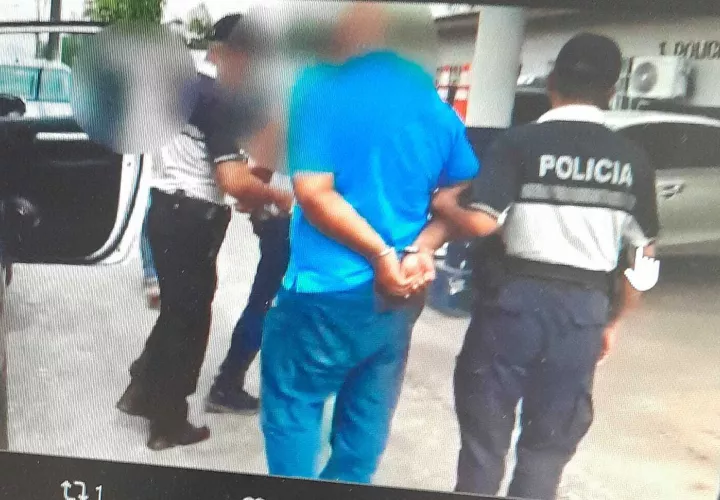 Los dos detenidos por tráfico ilegal de migrantes.