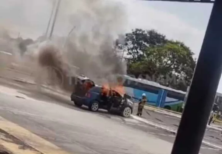 Auto incendiado esta mañana.