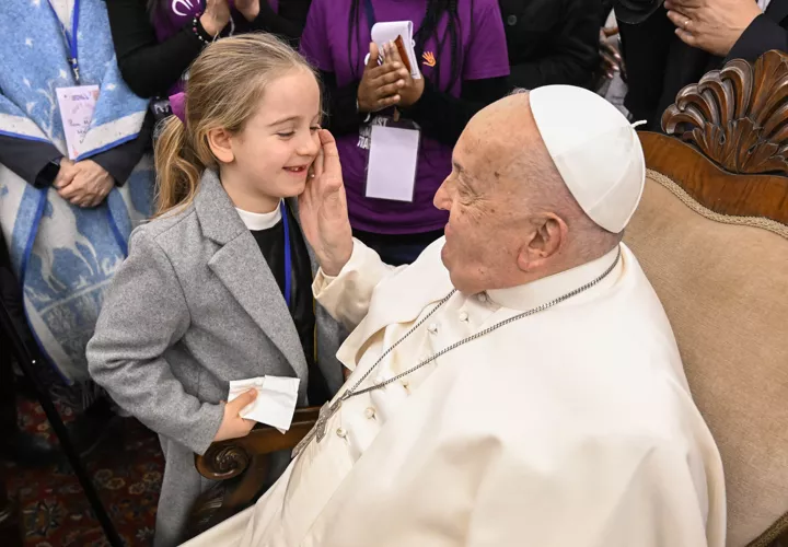 Papa Francisco, numonía bilateral, cuadro clínico complejo, tranquilo, hospital