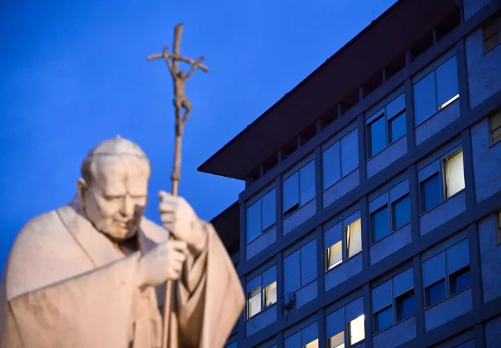 Papa Francisco, numonía bilateral, terapia, cuadro clínico complejo