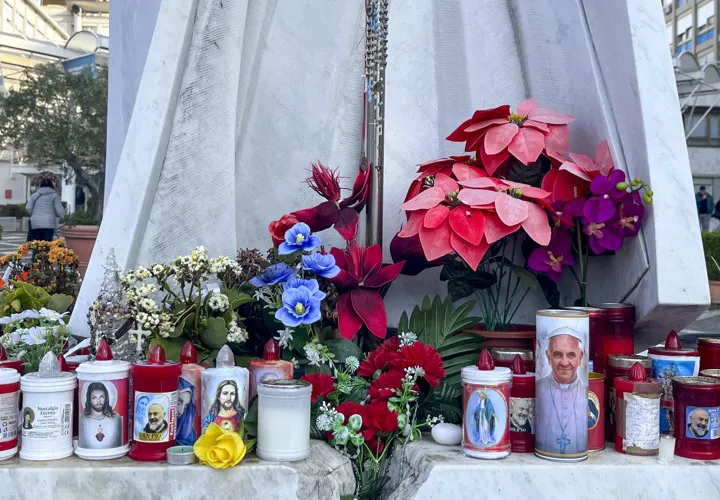 papa Francisco, arzobispo, hay cuervos, queriendo matarlo, salud