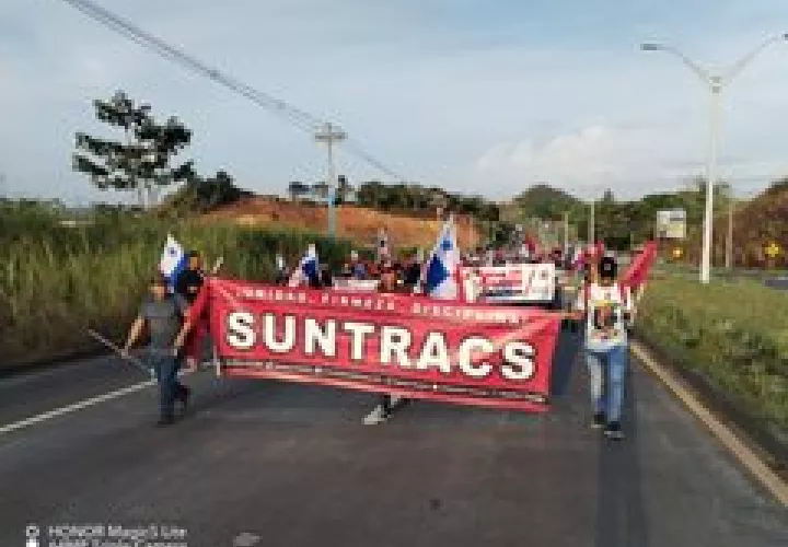 Marcha y volante por obreros del Suntracs esta mañana.