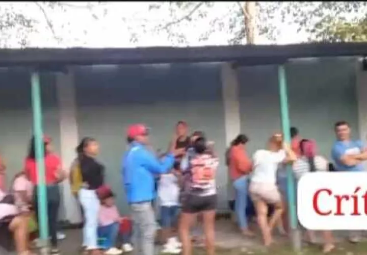 En busca del arroz barato.     (Foto: Alexander Santamaría)