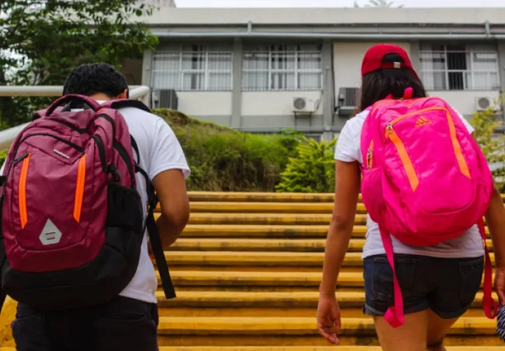 Se recomienda no superar del 10 al 15% del peso corporal del niño. Foto: Pexels