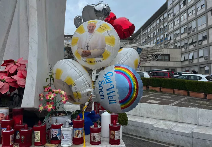 papa francisco, salud, tratamiento, estado crítico, bajo control