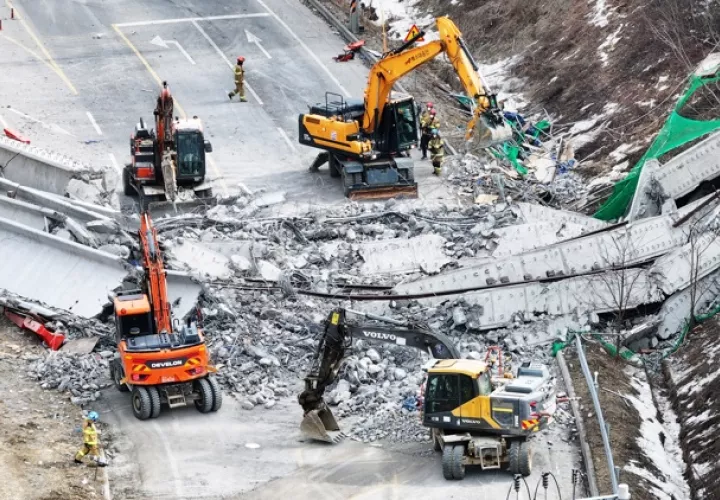 cuatro muertos, 6 heridos, derrumbe, puente, Corea del Sur