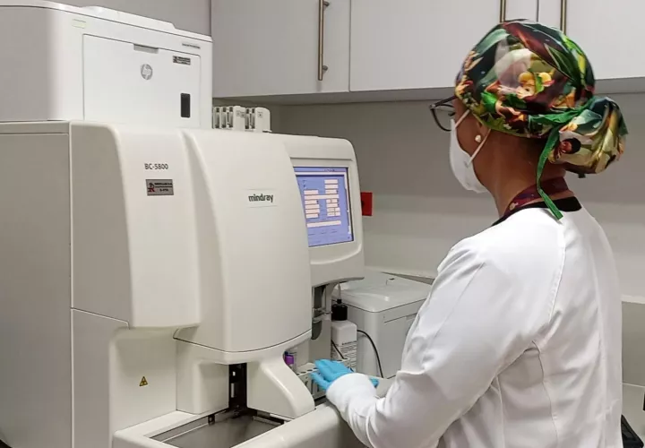 Ante la presencia de síntomas acudir al médico.