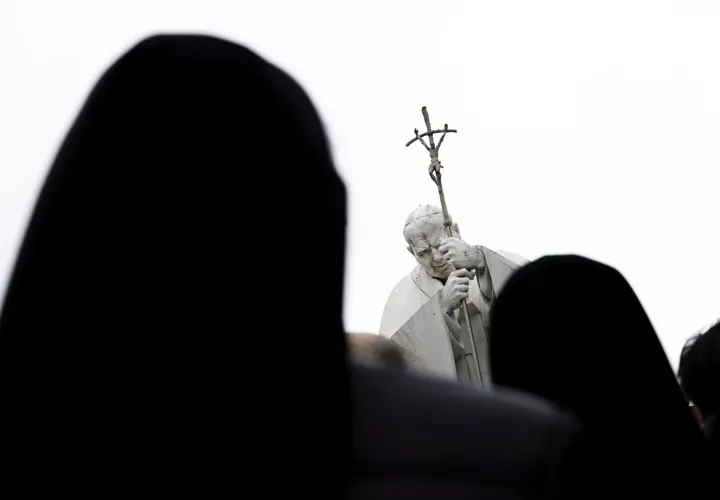 papa francisco, salud, tratamiento, estado crítico, bajo control