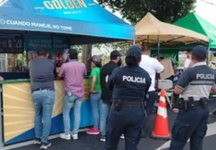 Inspección sanitaria en las primeras horas de este sábado en la ruta del carnaval capitalino.