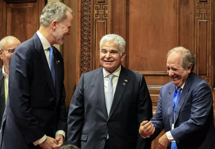 Al encuentro entre Mulino y Steinmeier se sumó el Rey de España, Felipe VI, quien comentó que su hija pronto visitará Panamá a bordo del buque escuela Juan Sebastián de Elcano, en el que cruzará el Canal.