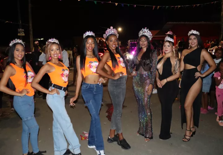 La Reina Georgina Ross y sus princesas de Alegoría 2025. Foto: Cortesía