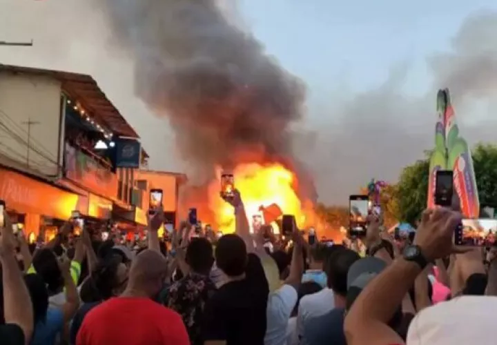 El cierre de carnaval tableño.