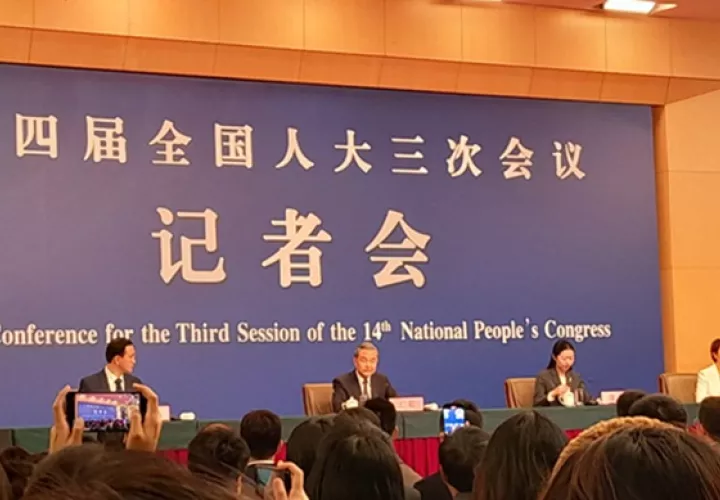 Conferencia de prensa sobre asuntos diplomáticos celebrada al margen de las 'Dos Sesiones que se efectúan en Beijing.  Foto: Rocío Martins