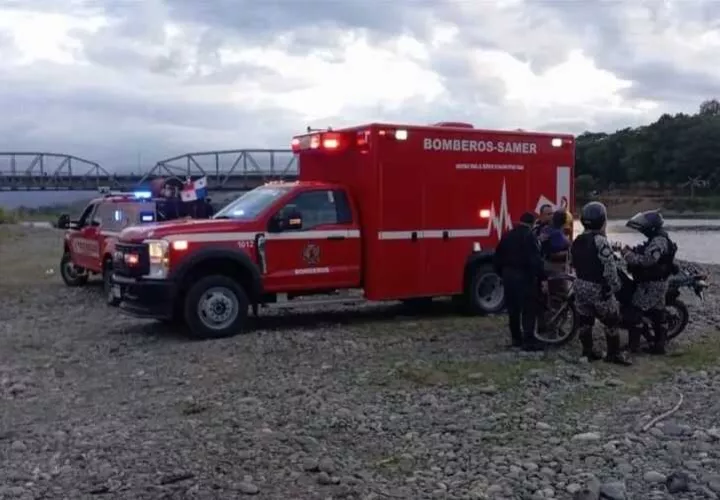 Bomberos proceden al rescate.