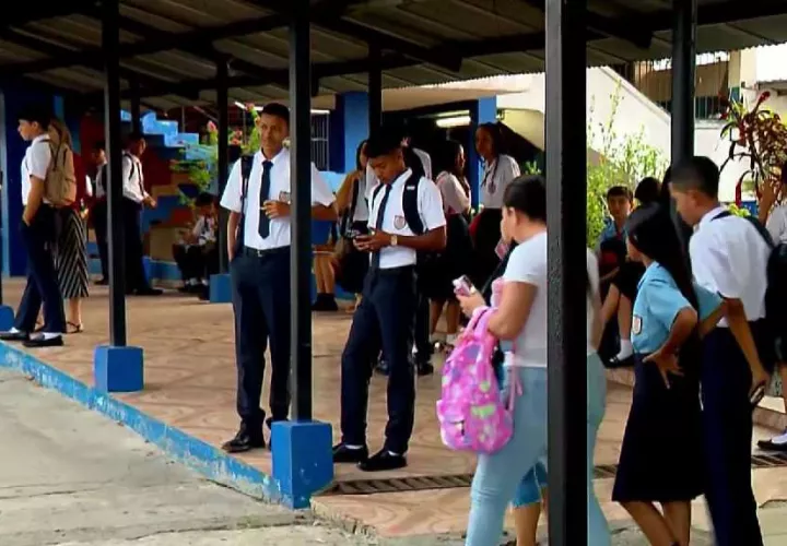 Inicio de clases en la escuela más grande de Panamá Norte.