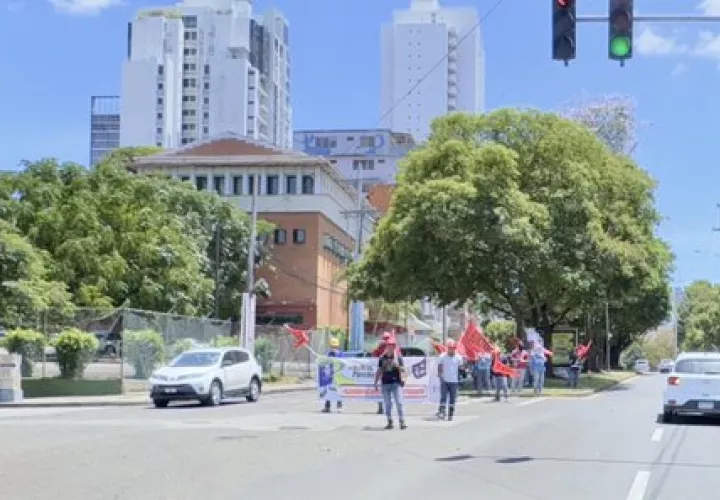 Universitarios en la calle.